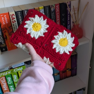 Crochet Daisy Book Sleeve | Floral Book Cover | Book Lover Gift | Handmade Book Pouch | Cottagecore Aesthetic image 7