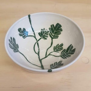 Medium Serving Bowl in Leaf Pattern