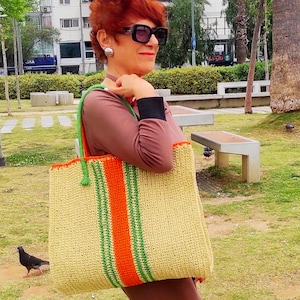 Große gehäkelte Boho Strandtasche. Sommer-handgemachte Papiertasche, Strand- und Picknicktasche, umweltfreundliche Schultertasche.