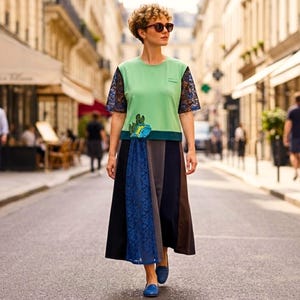 リメイクされたグリーンのパッチワークドレス、アップサイクルされたボヘミアン風ミディ丈、ユニークなレース袖、リラックスフィットのアパレル。