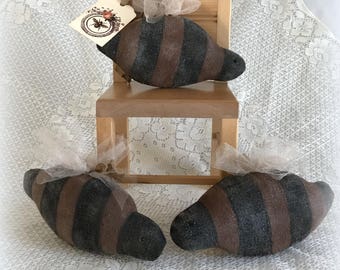 Primitive Bee Ornie Bowl Filler Cupboard Tuck Ornaments