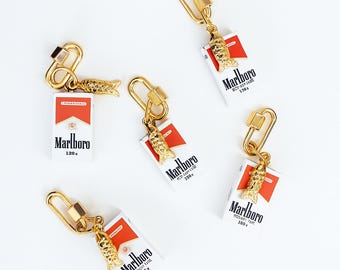 金と銀の魚のバッグチャーム