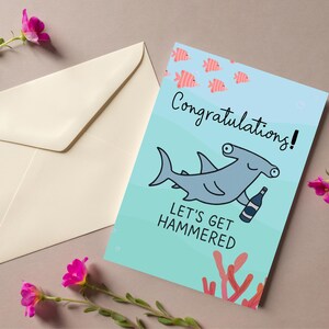 Confezione da 5 biglietti con giochi di parole sullo squalo martello. Biglietti di auguri, biglietti di congratulazioni, biglietti divertenti. Confezione multipla. Biglietti con battute e giochi di parole. Biglietti d'auguri.