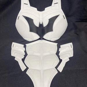 Crusader Beyond - Peitoral de Morcego e Armadura Abdominal