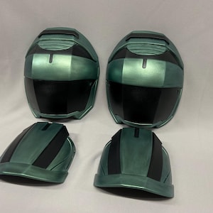 Urethane Deluxe Crusader Shoulder Armor