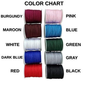 Pode incluir: Tabela de cores com rolos de cord&atilde;o em v&aacute;rias cores, incluindo bord&ocirc;, castanho, branco, azul escuro, vermelho, rosa, azul, verde, cinza e preto. O texto "COLOR CHART" est&aacute; no topo.
