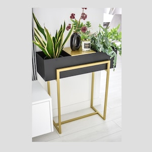 Moderne metalen gouden plantenbak met standaard - console bij de ingang - lange plantenbak - industriële plantenbak - plantenbak op zolder - entreetafel - wachttafel