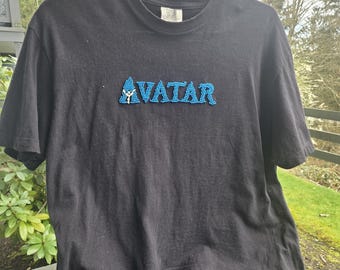 Hand-Perlen-Avatar inspiriert Crop Top