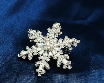 Spinning Snowflake Ring, Zayne Themed Jewelry, Snowflake Crystal Ring, Love and Deepspace Fan Art, Statement Gift for Her