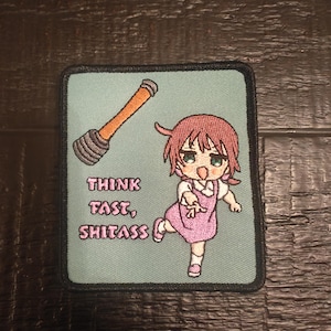 Hé! "Denk snel, klootzak!" Geborduurde patch - Explosive Anime Girl-editie