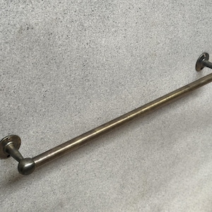 Ręcznie robiony wieszak na ręczniki z olejem: ręcznie robiony wieszak na ręczniki z brązu i mosiądzu