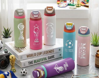 Botella de agua para aficionados al fútbol, regalo para la Copa del Mundo, botella personalizada con nombre, botella deportiva grabada, botella para el gimnasio para amantes del fútbol.