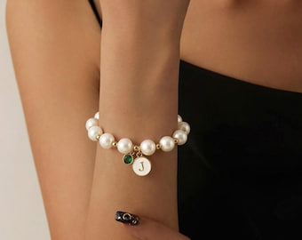 Pulsera de perlas personalizada para damas de honor con inicial y piedra de nacimiento, regalo de joyería nupcial para la fiesta nupcial, recuerdo para la dama de honor.