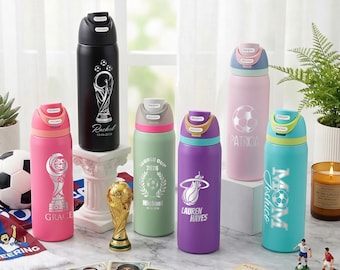 Botella de agua personalizada para aficionados al fútbol, regalo para la Copa del Mundo, botella deportiva con nombre personalizado, regalo grabado para amantes del fútbol, regalo de equipo para ella o para él.