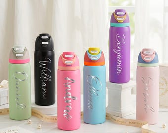 Botella de agua con nombre personalizado, botella reutilizable grabada, regalo para el Día de la Madre, regalo de regreso a clases, botella para equipo, regalo para dama de honor
