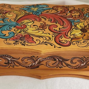 Vintage Norwegian/Scandinavian Rosemailing Hand Painted Folk Art Box