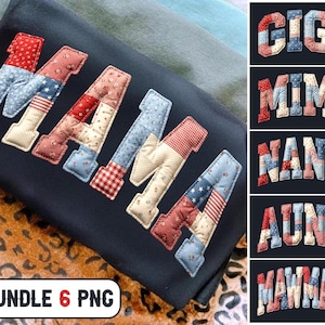 Puede incluir: Un textil azul marino con la palabra "MAMA" aplicada en estilo patchwork. Las letras están compuestas de telas estampadas en rojo, blanco y azul. Imágenes adicionales muestran las palabras "GIGI", "MIMI", "NANA", "AUNT" y "MAWMAW". El texto "BUNDLE 6 PNG" también es visible.