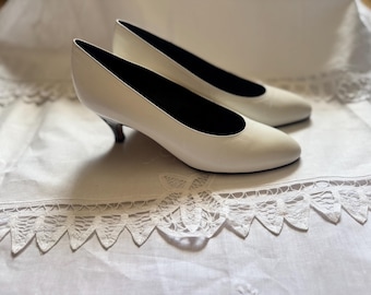 Vintage YSL White Leather Pumps | 1980s Yves Saint Laurent Paris | Kitten Heel | Round Toe | Size 8.5 | Made in Italy | Bridal Heel