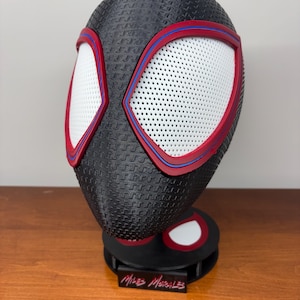 Miles Morales Spiderverse Magnetic Cosplay Mask with Display Stand bild 1