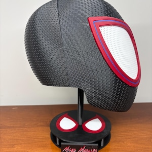 Miles Morales Spiderverse Magnetic Cosplay Mask with Display Stand bild 2