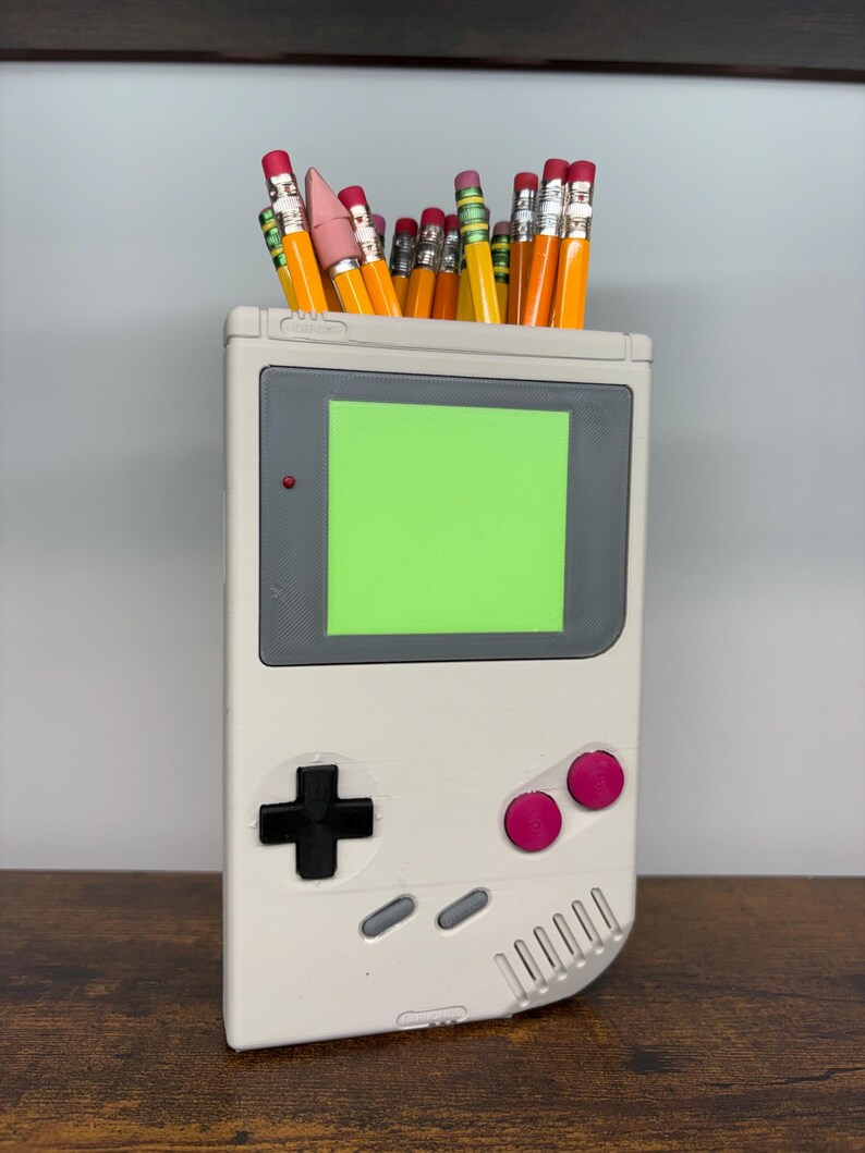 Retro Handheld Console Pencil Holder – 3D Printed Gaming Desk Organizer Retro Grey