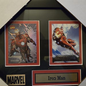 Marco de colección original de 2 cartas de Marvel Comics Avenger Iron Man