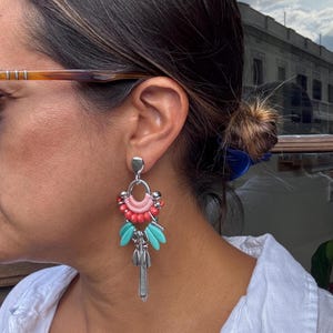 Pendientes Frida Kahlo melocotón y menta MONIQUIRA con colgantes de plata