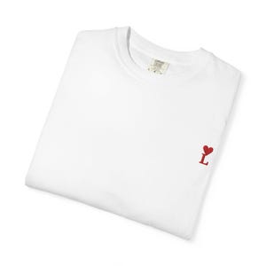 Camiseta com letra L em formato de coração - Camiseta inicial personalizada - Camisa de algodão unissex minimalista - Presente personalizado para ela ou para ele - Camiseta com estampa do alfabeto