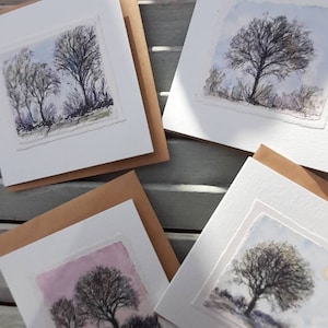 Biglietti di auguri con albero dipinti a mano. Set di 4 biglietti acquerellati a mano, design dell'artista, vuoti, compleanno, contemporanei