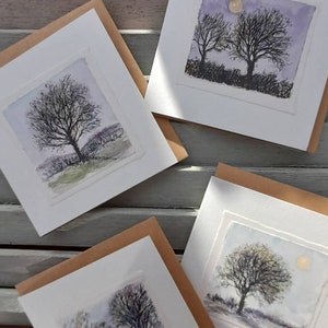 Biglietti di auguri con albero dipinti a mano. Set di 4 biglietti acquerellati a mano, design dell'artista, vuoti, compleanno, contemporanei