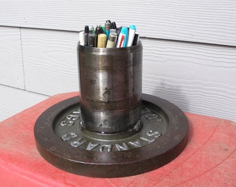 Iron pen cup, metal pencil holder, upcycled weight, STANDARD 10lb weight plate, gym rat, industrial design, weightlifter gift, gym decor