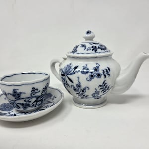 ブルーダニューブ磁器製日本製ミニティーポット（カップ＆ソーサー付き）