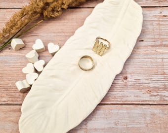 Feather-Shaped Jewelry Dish and Trinket Holder, Elegant home decor,Jewelry holder gift, Luxury present, Perfect Gift Idea for her,For mother