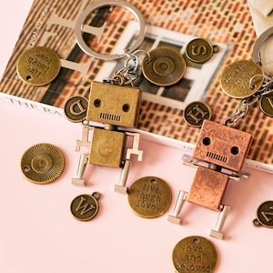 Personalisierter Roboter Schlüsselanhänger: Personalisierter Steampunk Initialen Anhänger