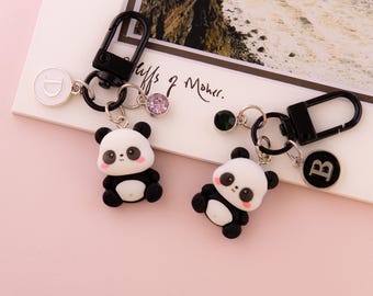 Personalisierter Taschenanhänger: Panda mit Initiale & Geburtsstein, Rucksack oder Taschenaccessoire, Geschenke zum Galentines Tagesschmuck