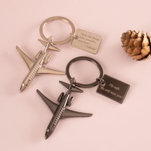 Porte-clés avion gravé personnalisé : cadeaux de voyage personnalisés, souvenir d'adieu, cadeau pour un nouveau départ