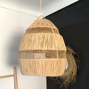 Handgemaakte raffia-hanglamp: Marokkaanse geweven hanglamp