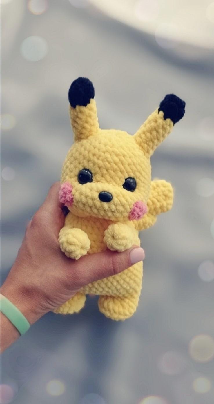 かぎ針編みのピカチュウの編み図。あみぐるみのピカチュウのぬいぐるみ