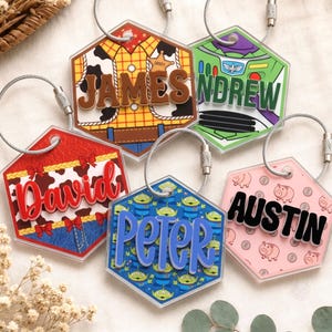 Étiquette personnalisée Toy Story, étiquette de sac Disney, étiquette à bagages Woody et Buzz, breloque pour sac à dos enfant, étiquette personnage Pixar, cadeau de rentrée scolaire