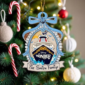 パーソナライズされたディズニークルーズコケットオーナメント、家族旅行の記念品、ディズニークルーズオーナメント、ディズニー2025クリスマスオーナメント