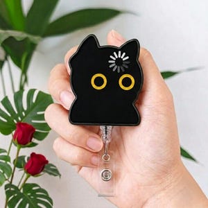 Portabadge a forma di gatto nero con scritta "Void Loading", divertente portabadge a forma di gatto, porta badge retrattile, clip per badge da infermiere in acrilico con meme, simpatico regalo per colleghi tecnici veterinari