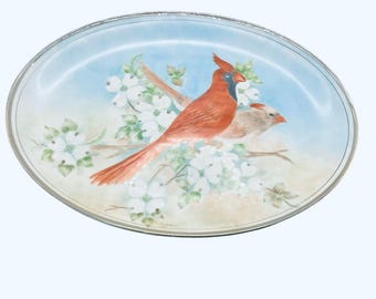 Prato de servir vintage pintado à mão com família de cardeais e dogwood