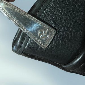 Bolsa de ombro em couro estilo hobo Brighton Gina com alça trançada imagem 7