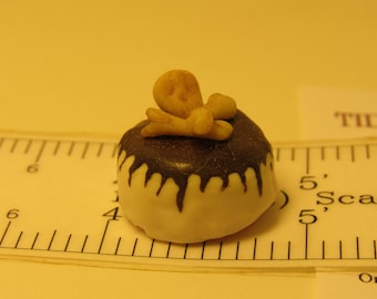 Skull & Crossbones Cake 1:12 scale Dollhouse Miniature
