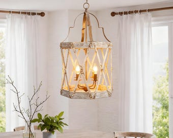 Beunruhigter Kronleuchter mit beigefarbenem Finish, Shabby Chic-Holzleuchter, 4-flammiger Metallleuchter, Art-Deco-Beleuchtung, Bauernhausdekor