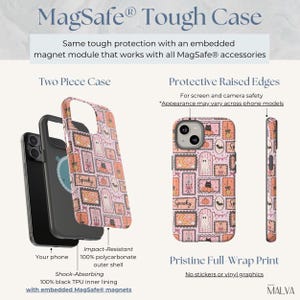 Puede incluir: Una funda protectora MagSafe para tel&eacute;fono con fondo rosa y un patr&oacute;n repetitivo de ilustraciones estilo sello postal que incluyen fantasmas, gatos negros, calabazas, murci&eacute;lagos y velas. Tiene un forro interior de TPU negro y carcasa de policarbonato.