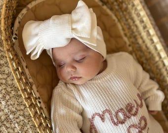 Oversized topknot bow, newborn booties, matching beanie hat, bow headband, infant knitwear, birthannouncement photoshoot, coming home outfit