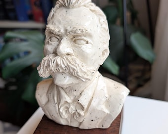 Minibusto de Nietzsche: estatua tallada a mano del filósofo alemán Friedrich Nietzsche