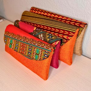 Bolso de mano con estampado africano hecho a mano: bolso de tela, estampado tribal colorido, bolso de noche, regalo para ella, estilo étnico bohemio.