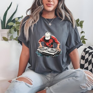 Gildan® DJ T-Shirt for Music Lovers Let the Beat Drop | Unisex Festival Rave Tee | EDM Hip Hop Party Wear | Cool Gift for DJs and Producers